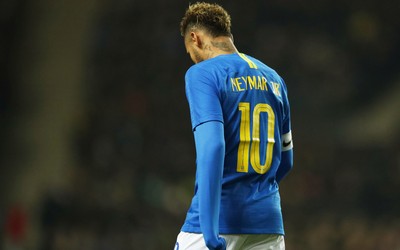 尊皇国际热评-B席头球破门罕见瞬间