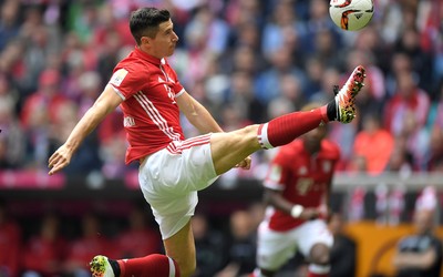 尊皇国际-伯贝这脚射门吊射得手